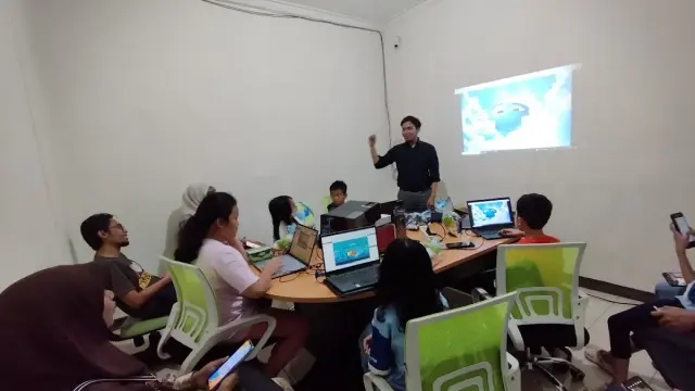 Timedoor Academy Harapan Indah - Kursus Coding dan Robotik Anak