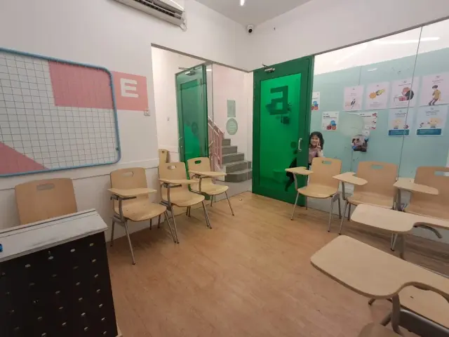 English 1 - Mekarwangi Bandung (Kota Bandung)